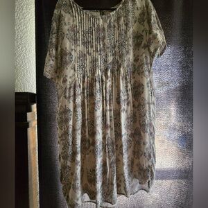 Knee lenght beige dress